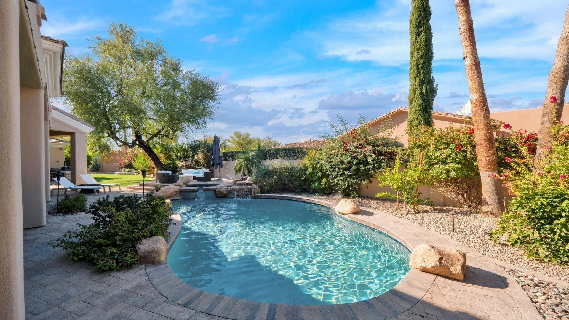 Custom backyard landscape and hardscape built by Diamond Cut Landscape for a Gilbert home